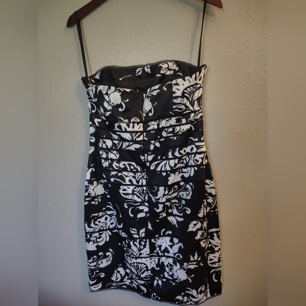 WHBM White House Black Market Black White Satin Floral Strapless Cocktail Dress - Picture 10 of 12